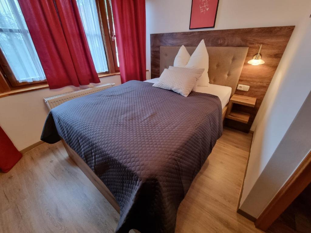 Postel nebo postele na pokoji v ubytování Hotel Pension Geiger