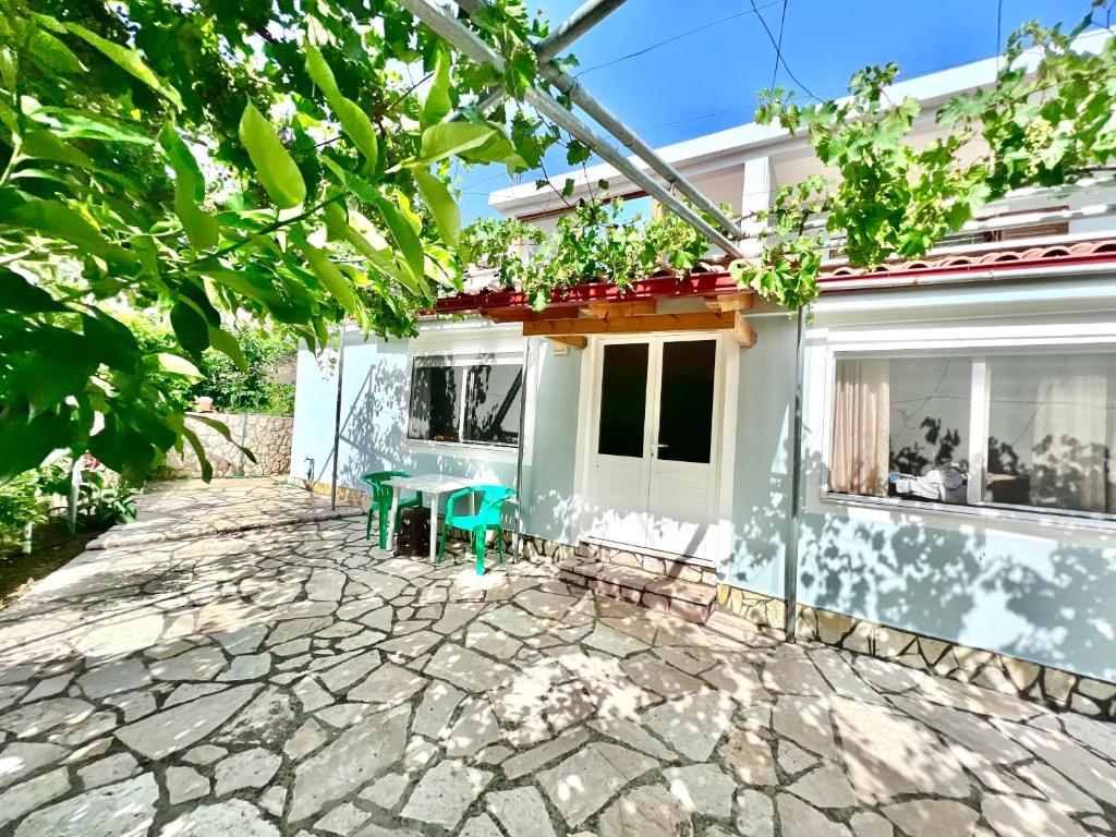 Coral Guesthouse Sarandë - Image 6