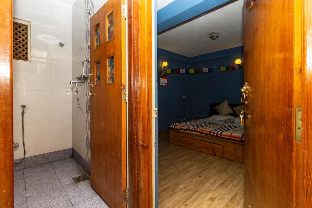 Voodi või voodid majutusasutuse Shekhar's Shared Home toas
