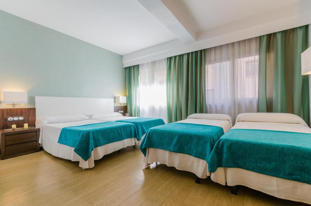 
Double Room with 2 Extra Beds
