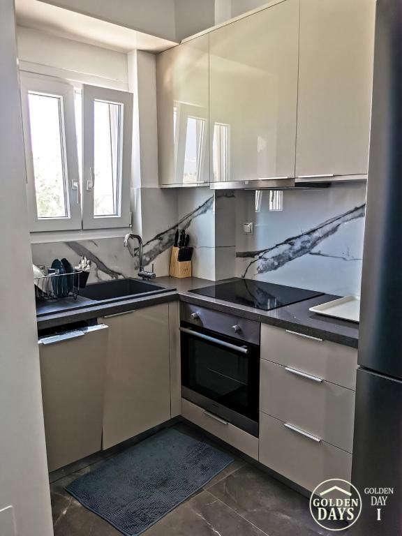 Kuchyň nebo kuchyňský kout v ubytování Golden Days villas
