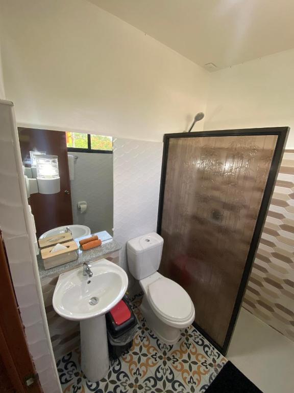 Koupelna v ubytování Ma Lourdes' Inn