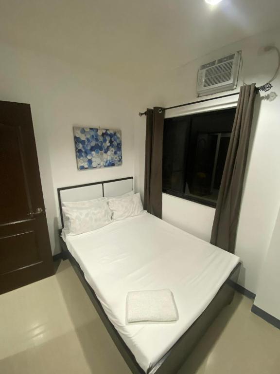 Postel nebo postele na pokoji v ubytování Ma Lourdes' Inn