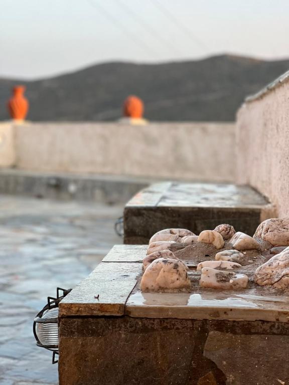 Nespecifikovaný výhled na hory nebo výhled na hory při pohledu z prázdninového domu