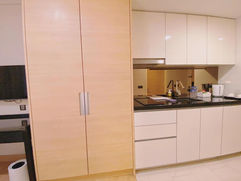 Kuchyň nebo kuchyňský kout v ubytování Straits Suite by C Homestay Malacca