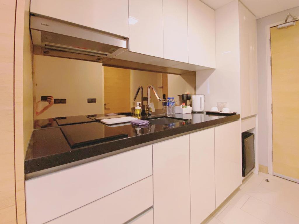 Kuchyň nebo kuchyňský kout v ubytování Straits Suite by C Homestay Malacca