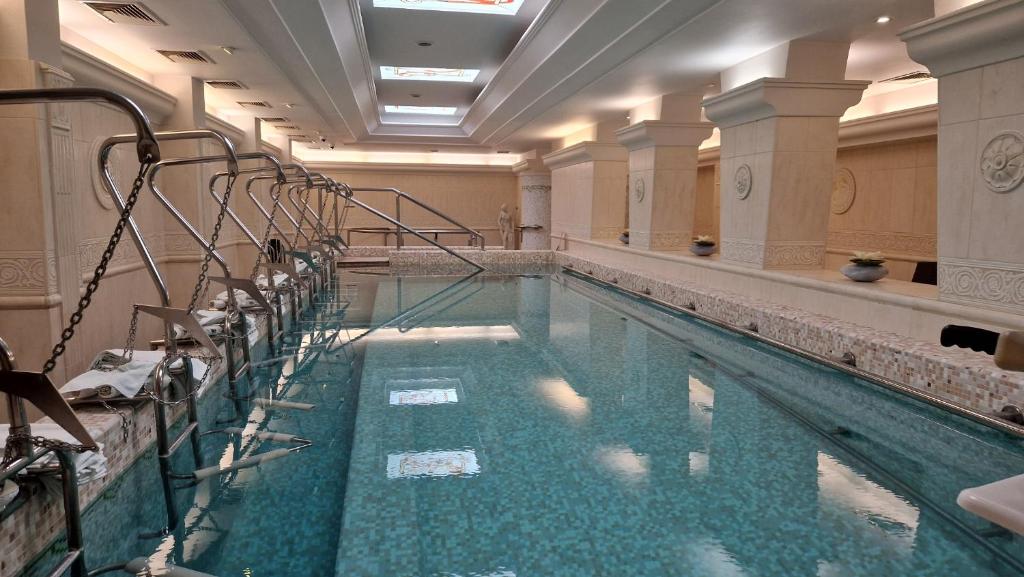 Bazén v ubytovaní Spa Residence Carbona 101, 307 Apartman alebo v jeho blízkosti