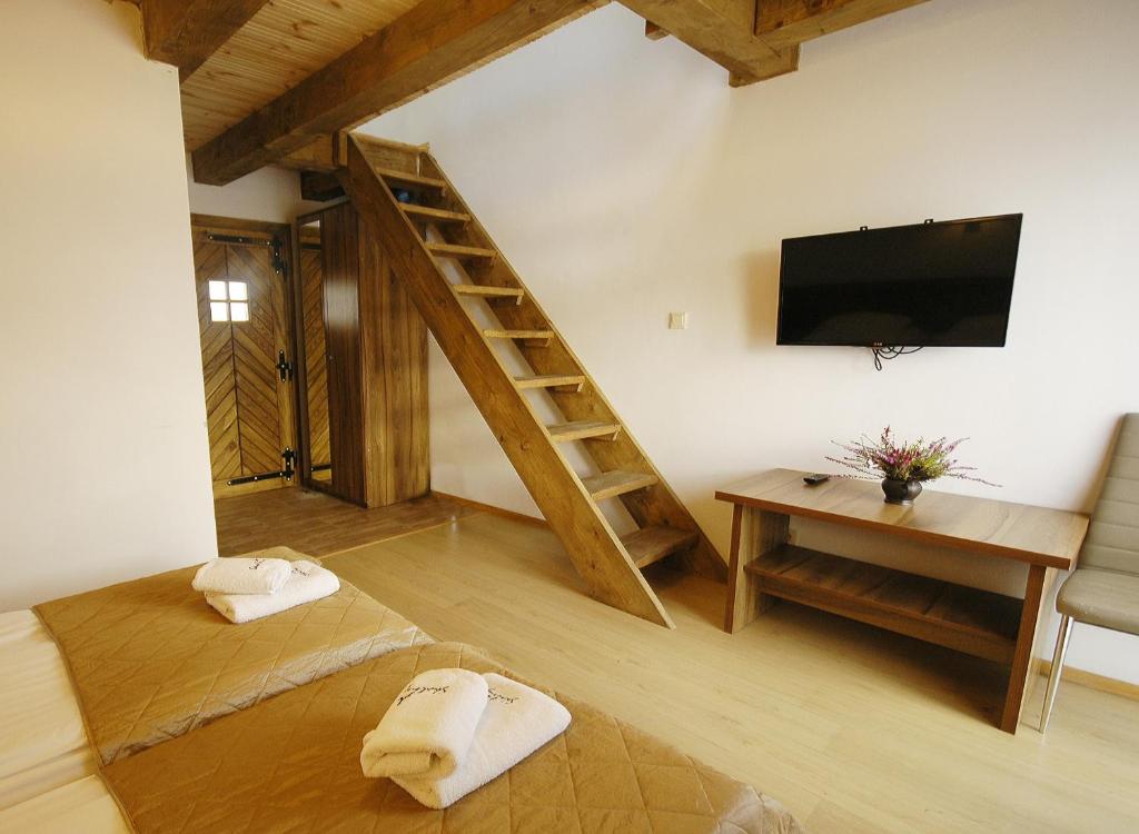 Dom na Skale - Apartamenty w Bieszczadach nad Soliną - Viervoudige Kamer