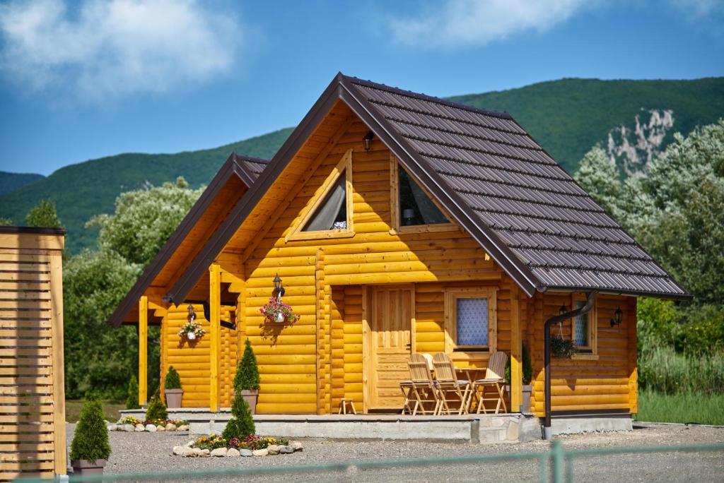 a log cabin with a brown roof at Brvnare MADERA Banja Ždrelo in Ždrelo