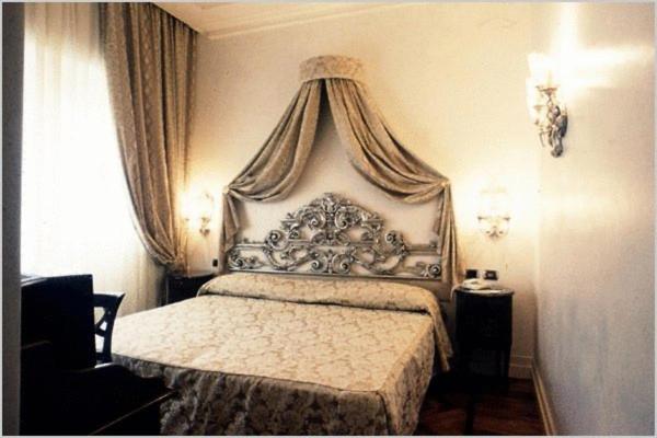 Uma cama ou camas num quarto em Hotel Aventino