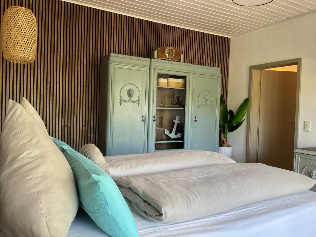 Postel nebo postele na pokoji v ubytování zu Jeddelohs Lodge Hotel