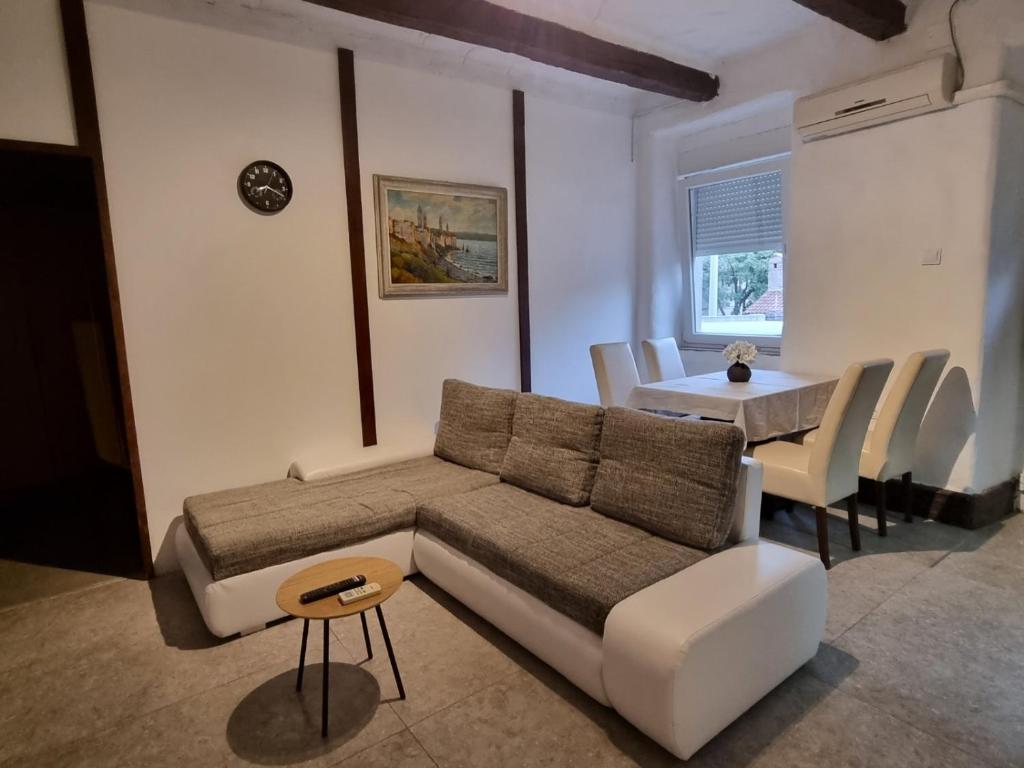 a living room with a couch and a table at Apartment Rino in Rijeka