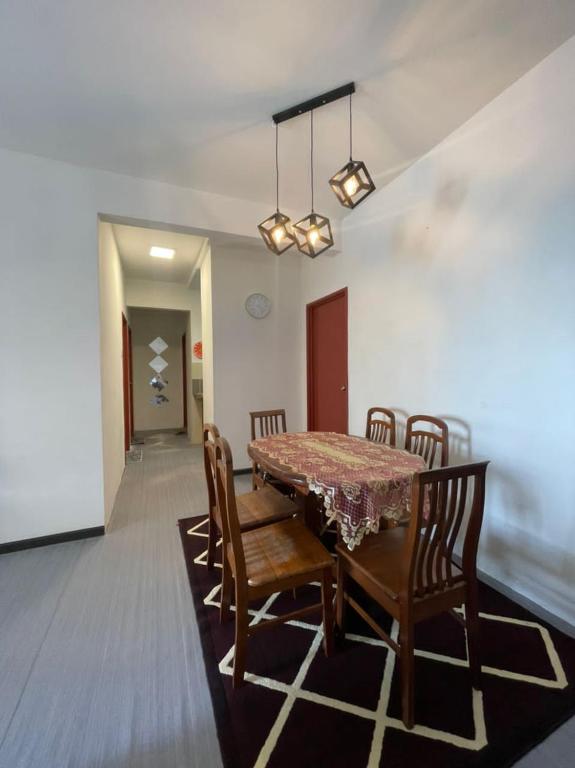 Apartment Ladang Tok Pelam Sea View ,Berdekatan Pantai Batu Burok,KTCC,Hospital,Drawbridge by Homestay Seri Terengganu - Apartamento De Tres Habitaciones