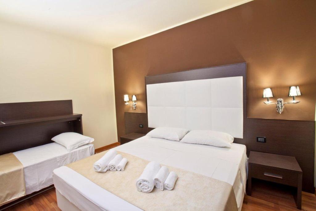Momi's Hotel - Triple Room