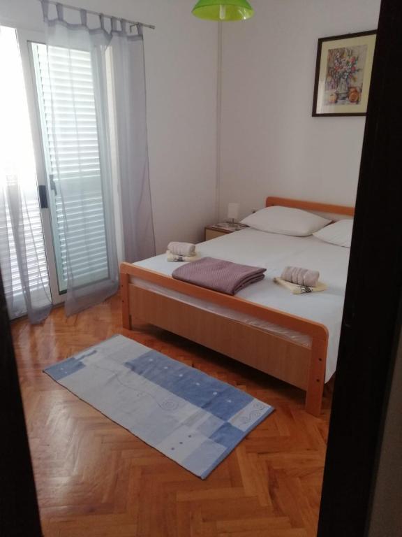 Posteľ alebo postele v izbe v ubytovaní Apartman Miljko Podgora