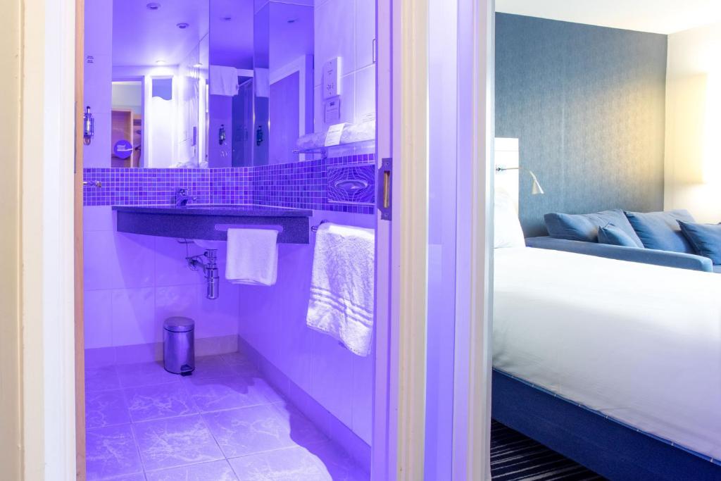 Koupelna v ubytování Holiday Inn Express Dunfermline by IHG