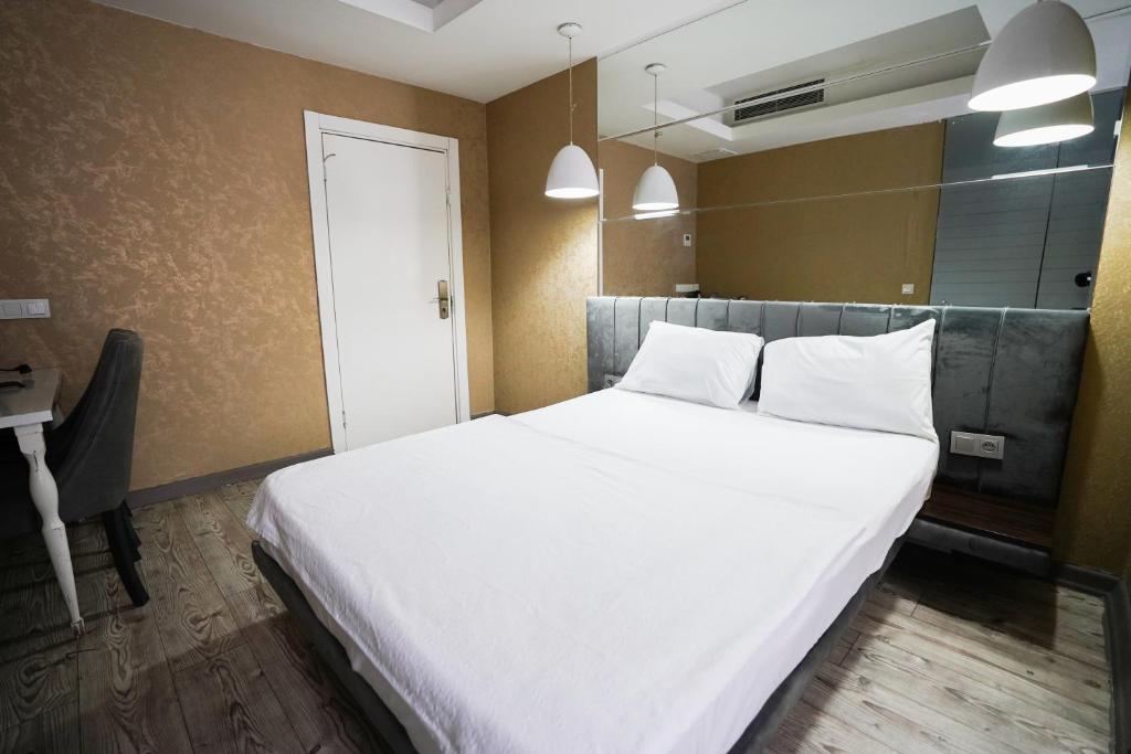 A bed or beds in a room at Time Hotel Mecidiyekoy