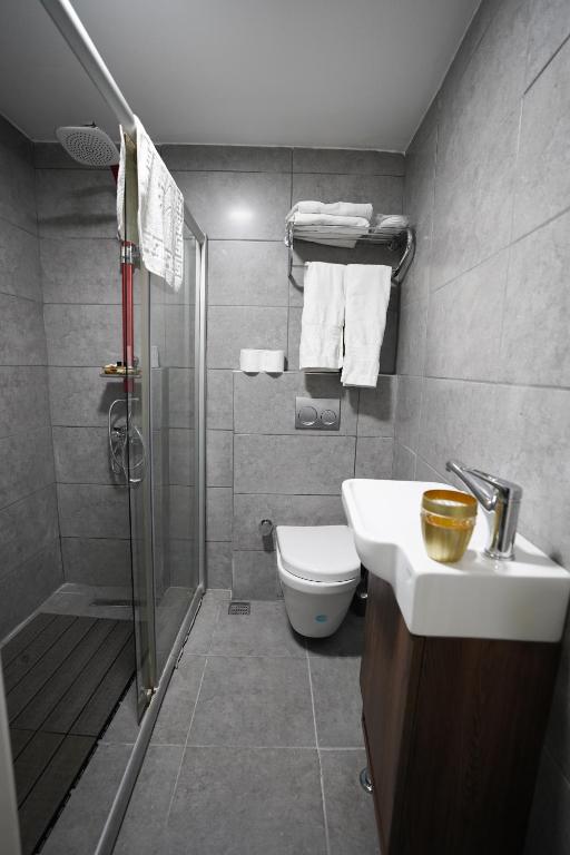 A bathroom at Time Hotel Mecidiyekoy