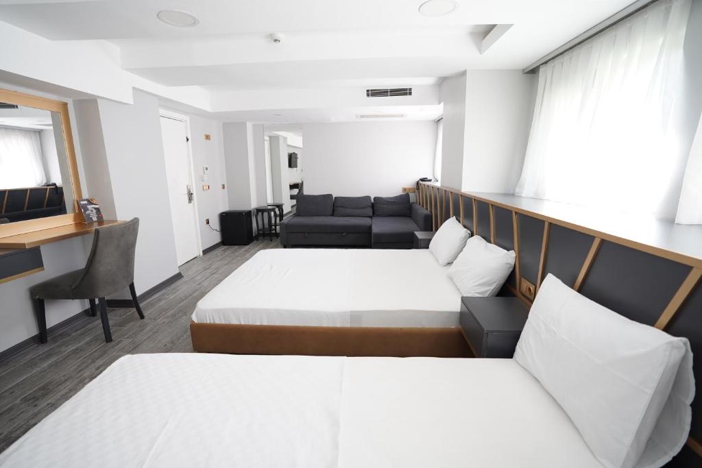 A bed or beds in a room at Time Hotel Mecidiyekoy