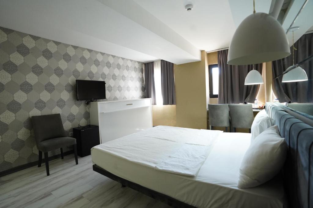 A bed or beds in a room at Time Hotel Mecidiyekoy