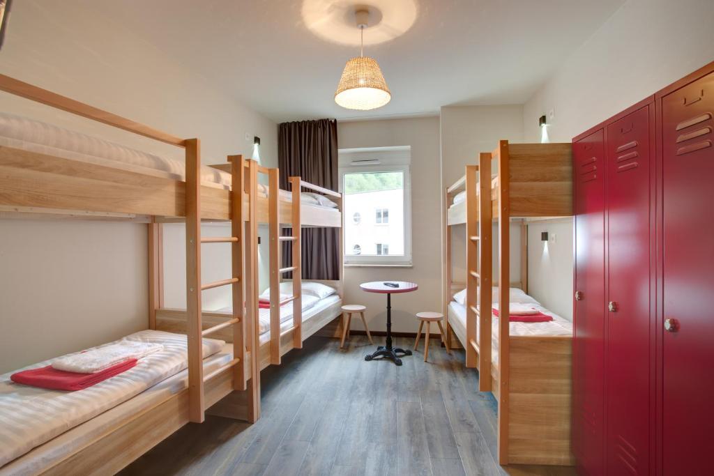 Cama o camas de una habitación en MEININGER Hotel Salzburg City Center