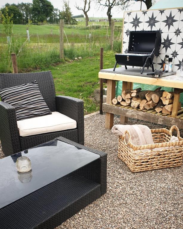 The Wee Stay at Fossoway 1 bed rural retreat with wood fired hot tub