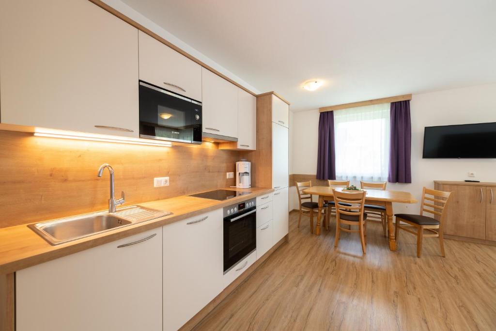 Kuchyňa alebo kuchynka v ubytovaní Hotel-Pension Egger
