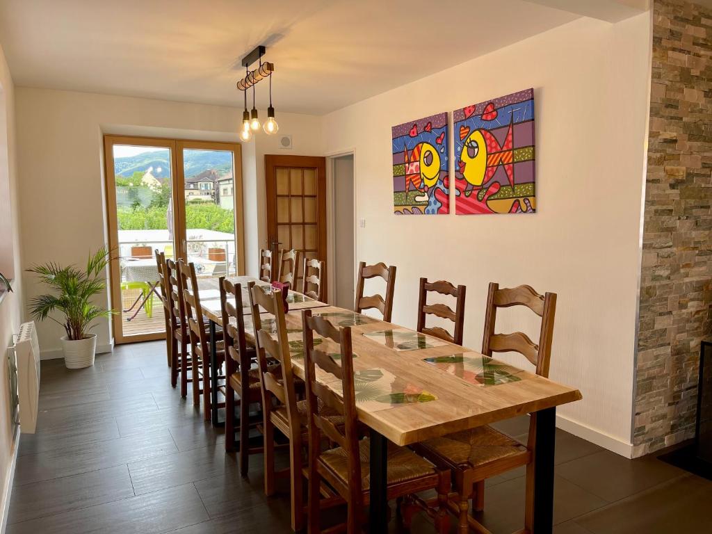 Posezení v ubytování Alsacebnb - Gîte 12 personnes dans le vignoble - Piscine privée & Spa