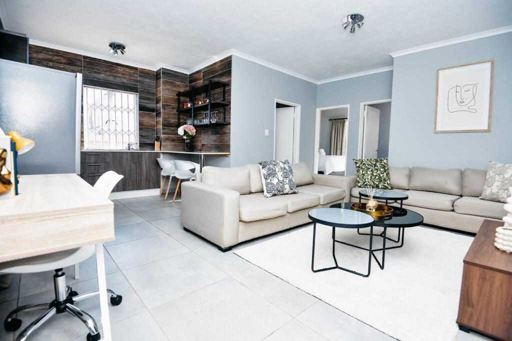 Cosy Hatfield Two Bedroom Apartment by Gautrain, Pretoria (updated