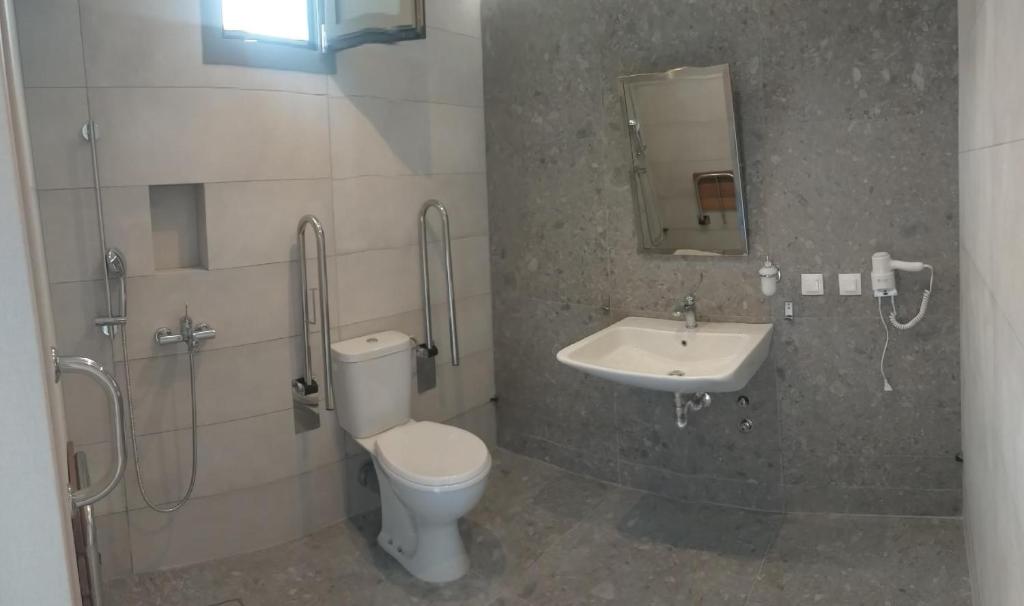 Koupelna v ubytování Hotel Paraktio