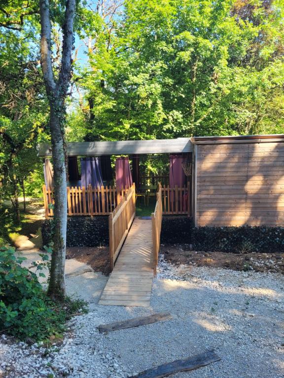 Fotografie z fotogalerie ubytování La Cabane Enchanteresse v destinaci Illoud
