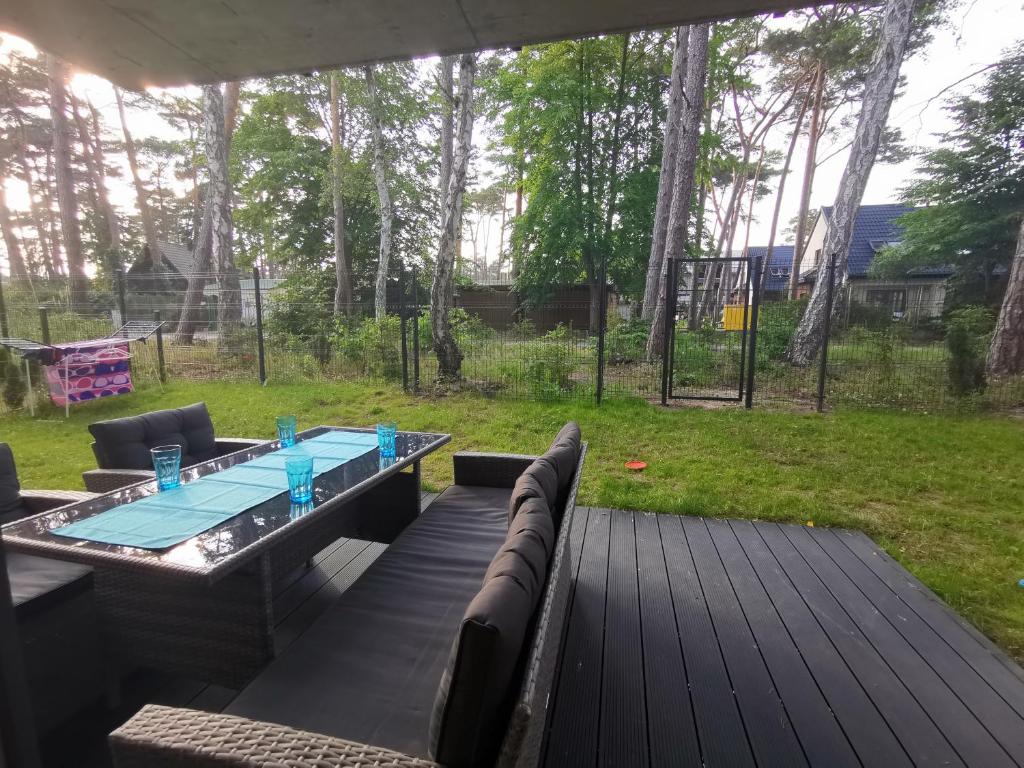 Vonkajšia záhrada v ubytovaní Apartament Zielona Trawka