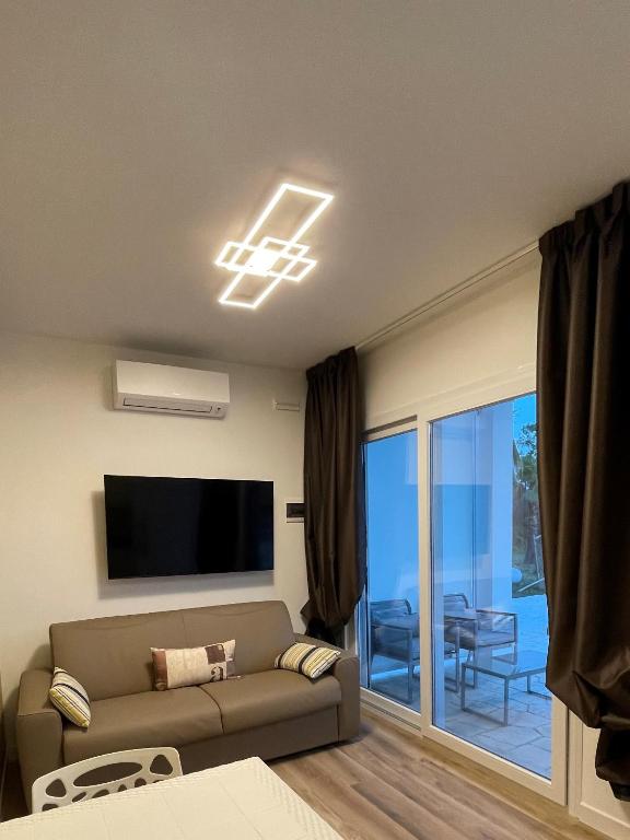 TV a/nebo společenská místnost v ubytování Luxury Home & Pool