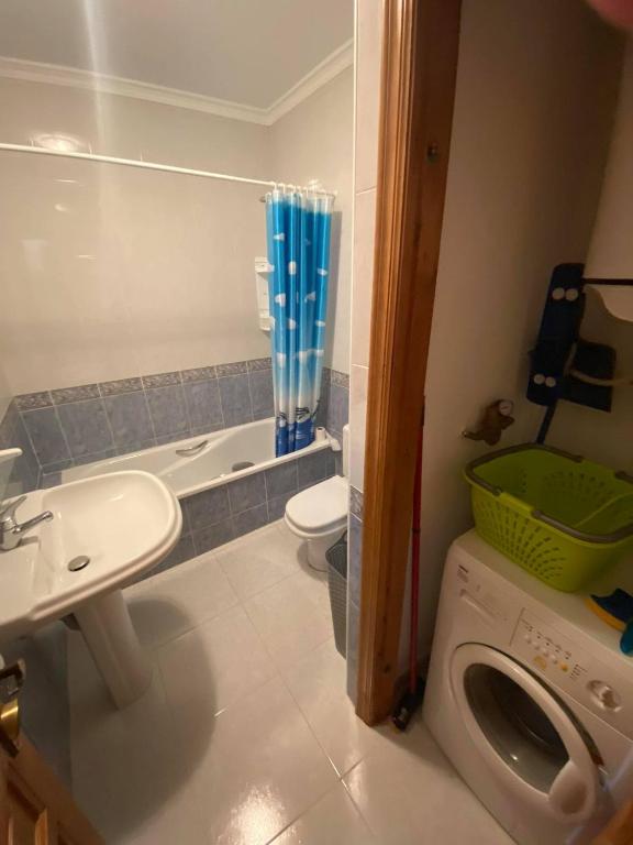 A bathroom at Calle Goya 16 - 4 personen met gemeenschappelijk zwembad