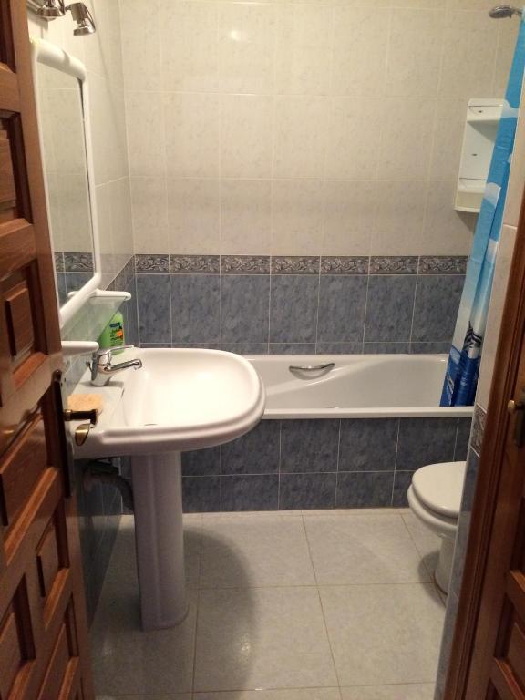 A bathroom at Calle Goya 16 - 4 personen met gemeenschappelijk zwembad