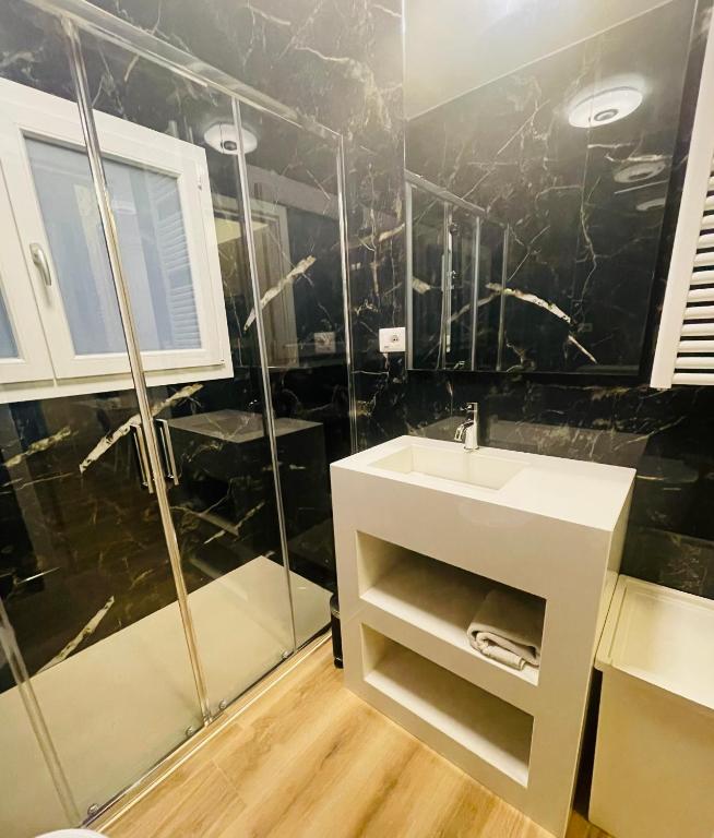 Koupelna v ubytování Luxury Home & Pool