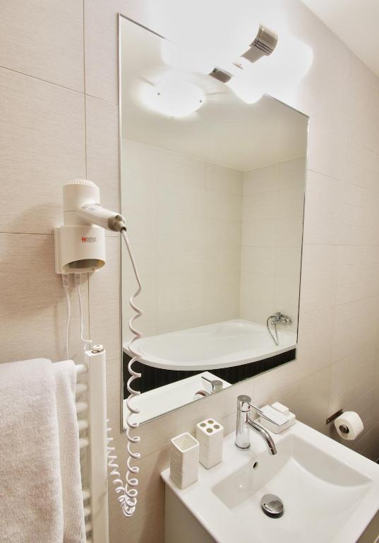 Bany a Adeba Hotel