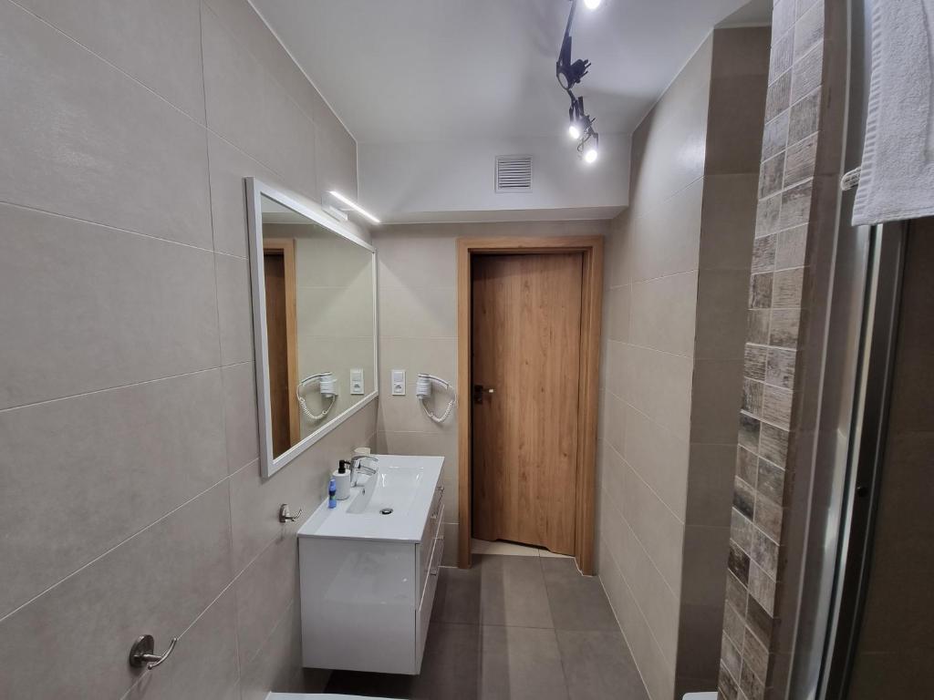 Kúpeľňa v ubytovaní Apartament z pięknym widokiem na las