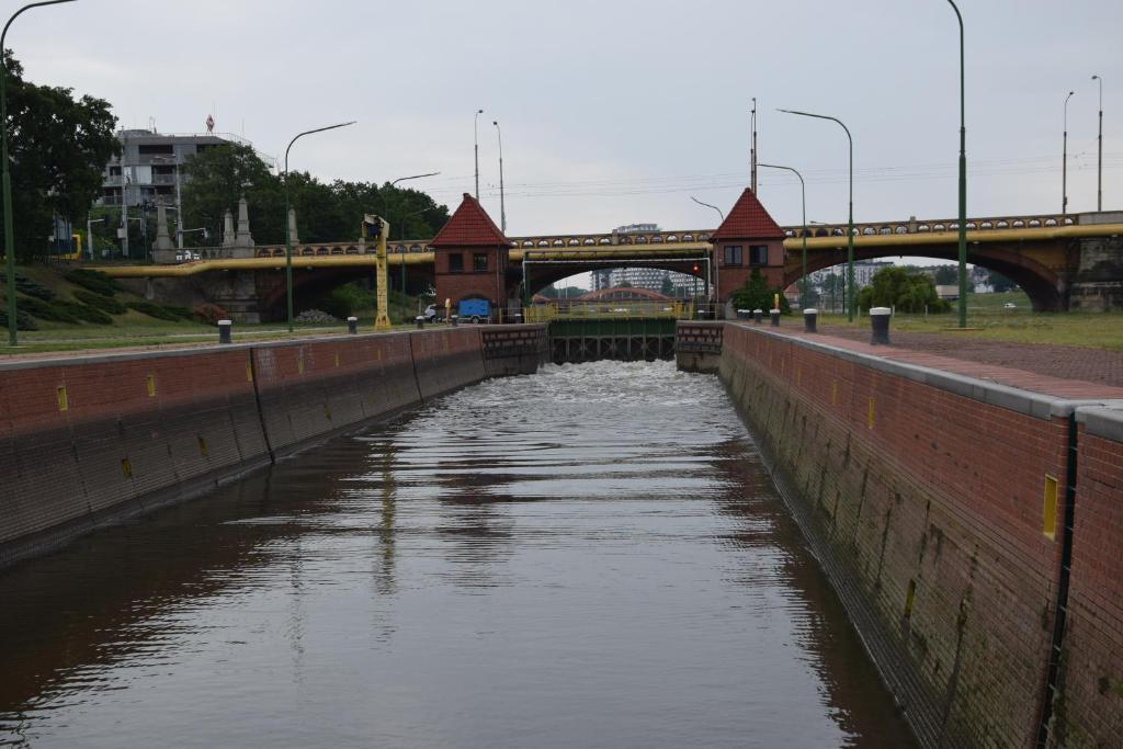 Fotografia z galérie ubytovania Lemuria Houseboat - pływający domek na wodzie vo Vroclavi
