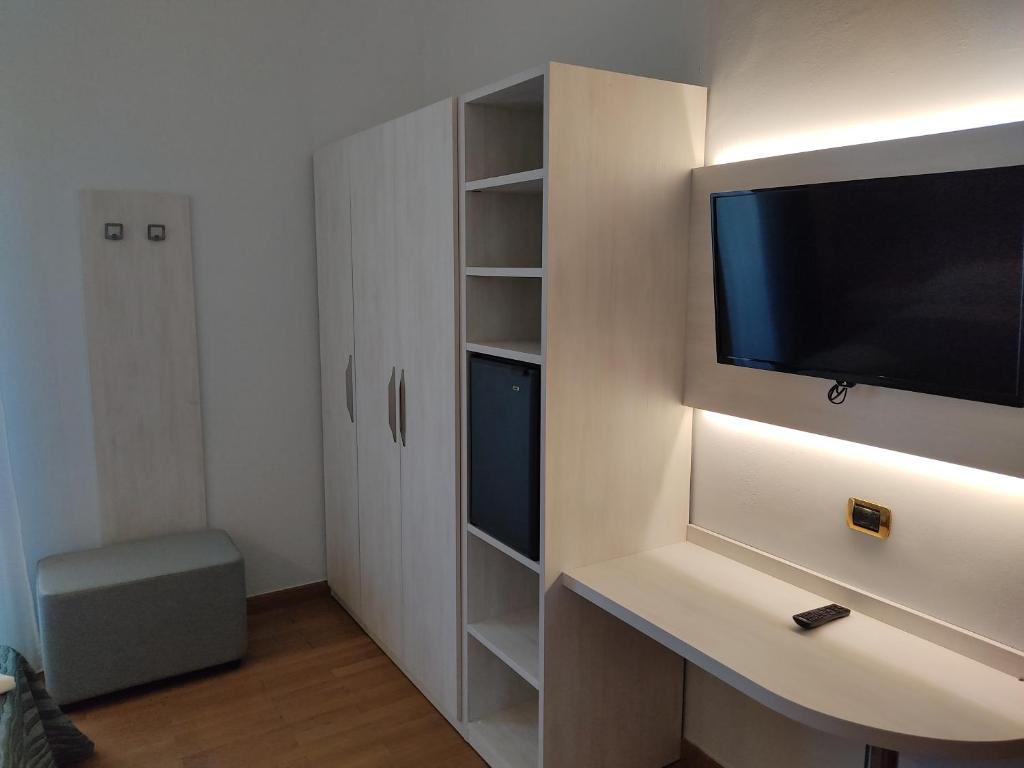 TV a/nebo společenská místnost v ubytování Hotel Caravel Park