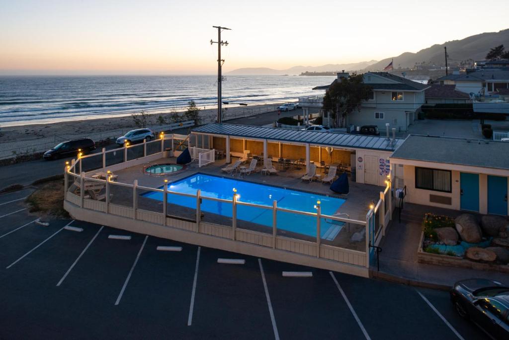 Edgewater Inn and Suites photo