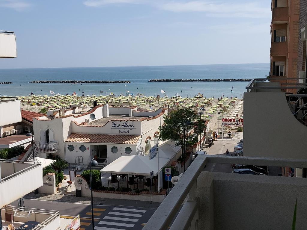 a view of a beach with umbrellas and the ocean at Casa vacanze Mare Blu in Bellaria-Igea Marina