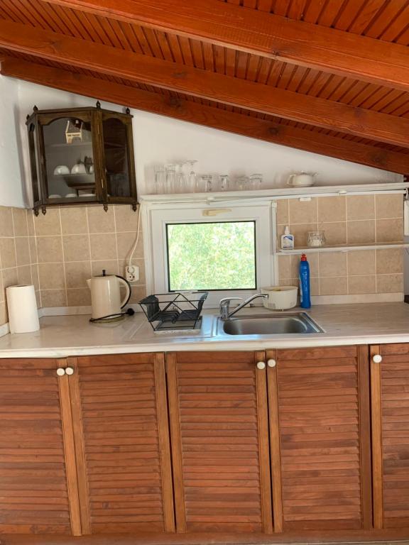 a kitchen with a sink and a counter top at Beyaz Ev in Seferihisar