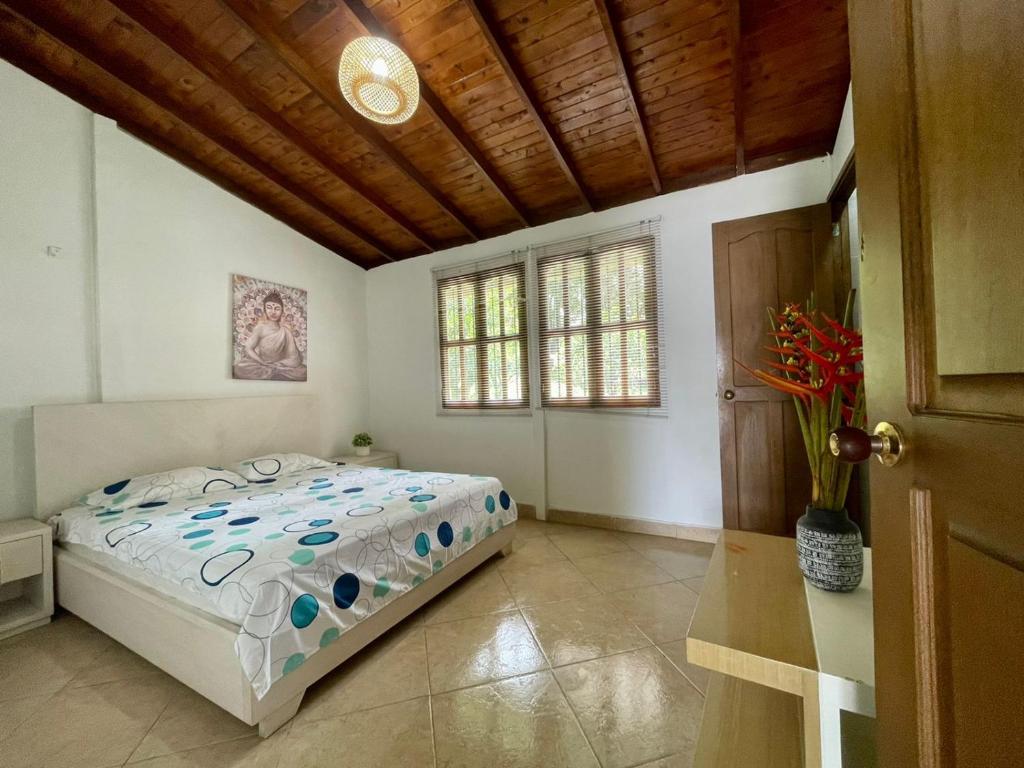 Postel nebo postele na pokoji v ubytování finca Encanto