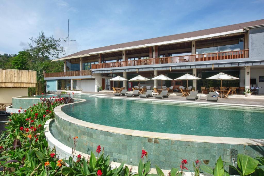 Piscine de l'établissement Giriwood Hotel & Villa ou située à proximité