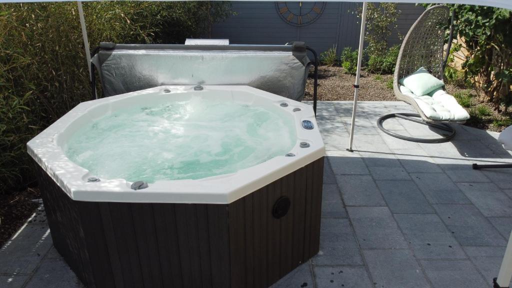 Foto sihtkohas Havinnes asuva majutusasutuse Bulle du puits avec jacuzzi et sauna privatif galeriist