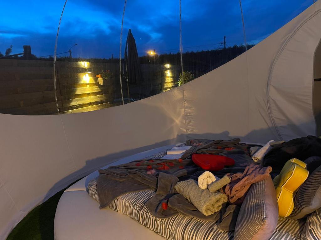 Foto sihtkohas Havinnes asuva majutusasutuse Bulle du puits avec jacuzzi et sauna privatif galeriist