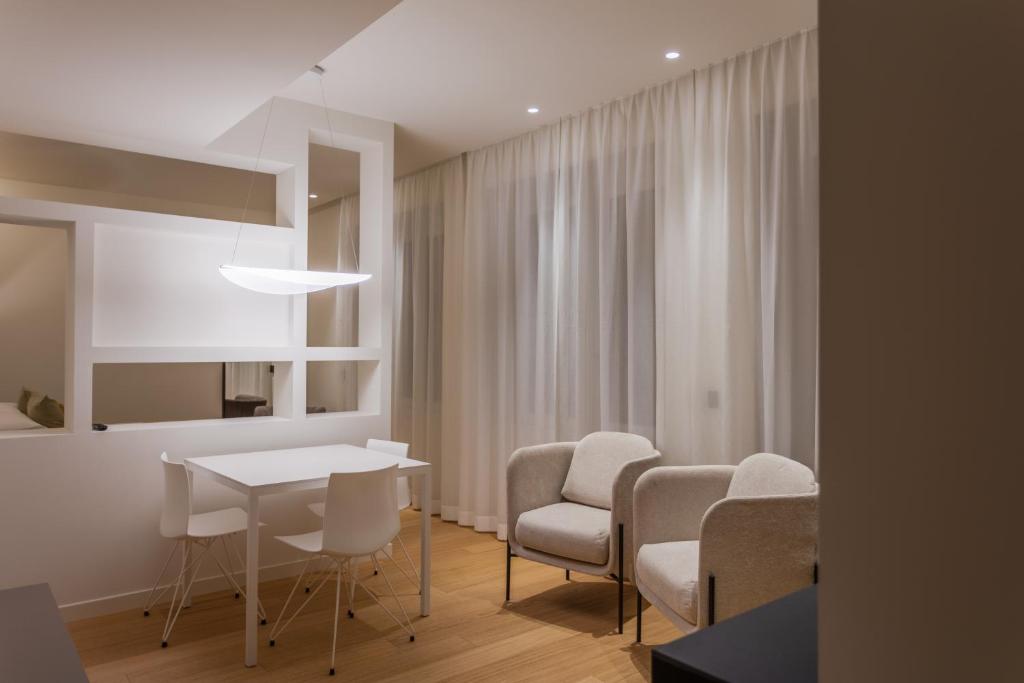 Zdjęcie z galerii obiektu Sant'Ambrogio Apartments, Reception h24 w Mediolanie