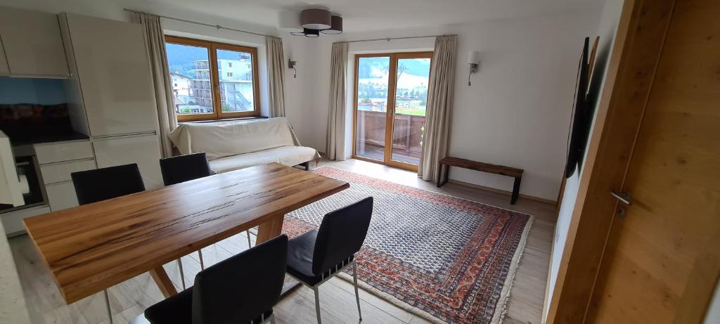 Televízia a/alebo spoločenská miestnosť v ubytovaní Apartments Aeon