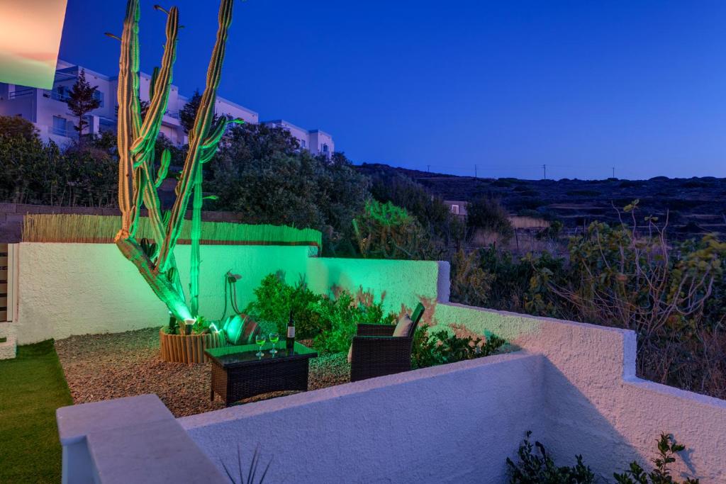 Zahrada ubytování Cactus Guesthouse, Κίνι Συρος